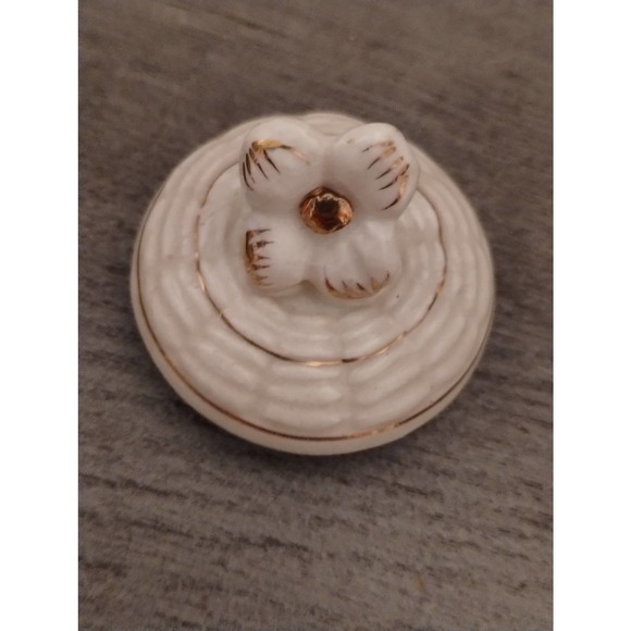 Japanese Basket Weave Porcelain Creamer and Sugar Bowl with Lid - Picture 8 of 12